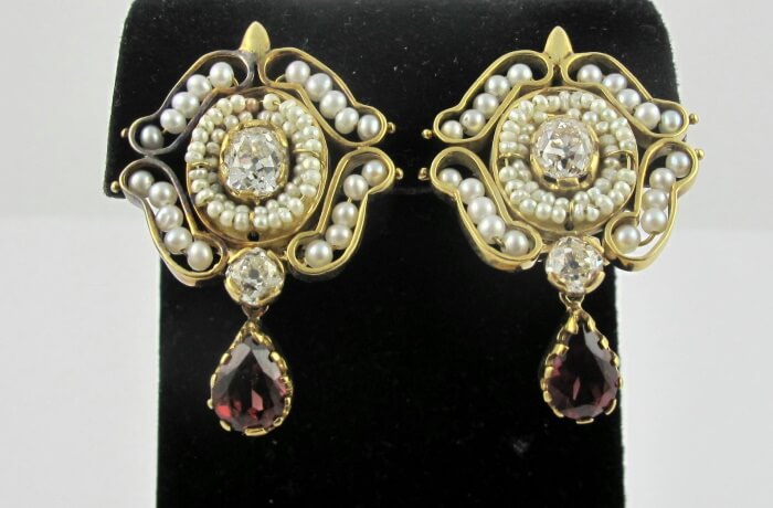Antique diamond and garnets earrings