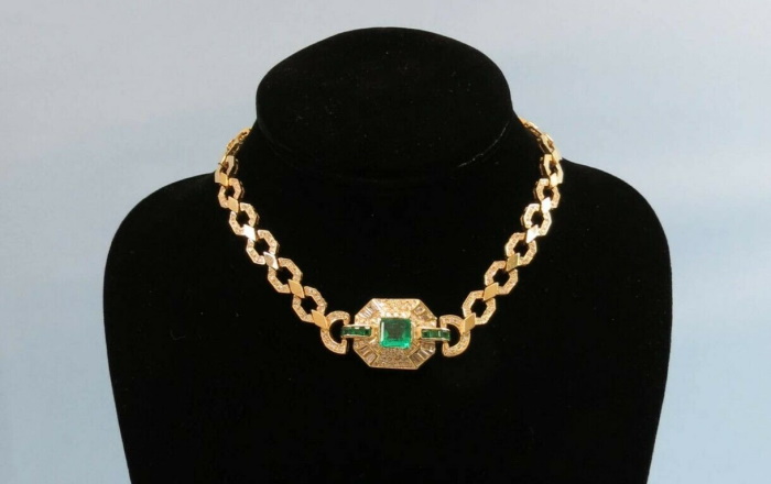 Gold necklace with natural emeralds and diamonds